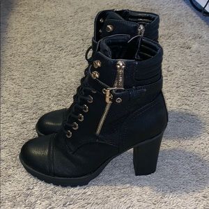 Guess boots